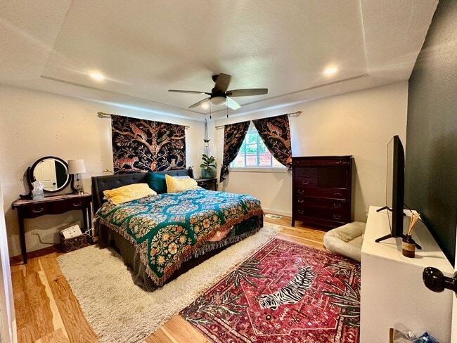 Building Photo - Beautifully Remodeled Home Backing Up to t...