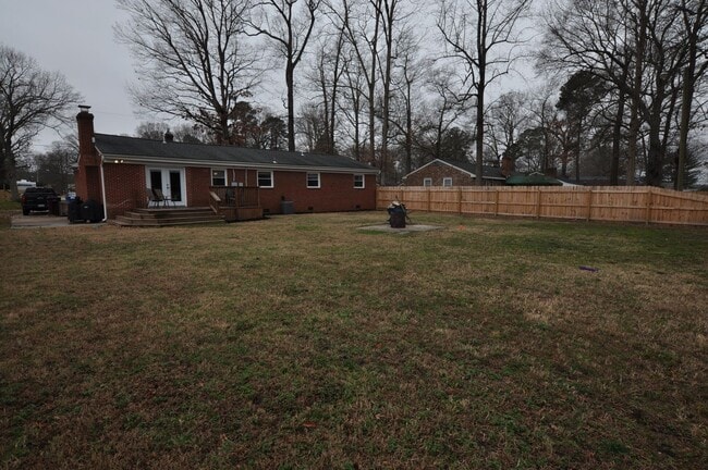 Building Photo - Oak Manor