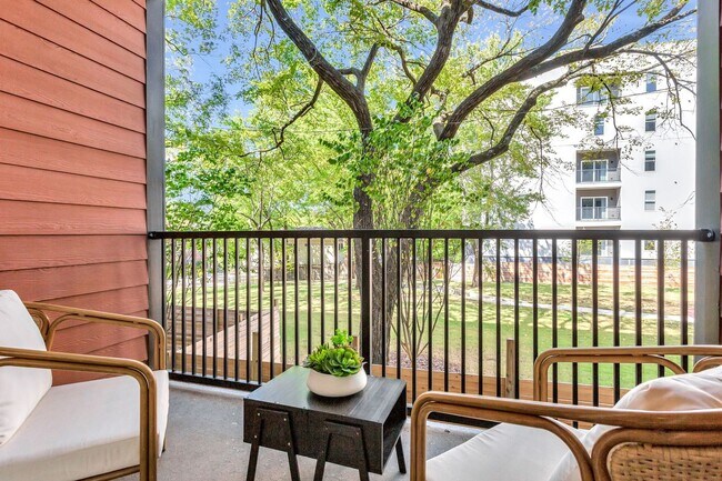 Building Photo - Stunning Midtown 1 BED 1 BATH