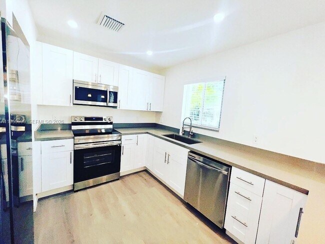 Building Photo - 7128 SW 22nd St