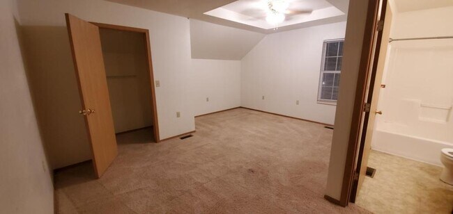 Building Photo - 1402-4 Frosty Dr