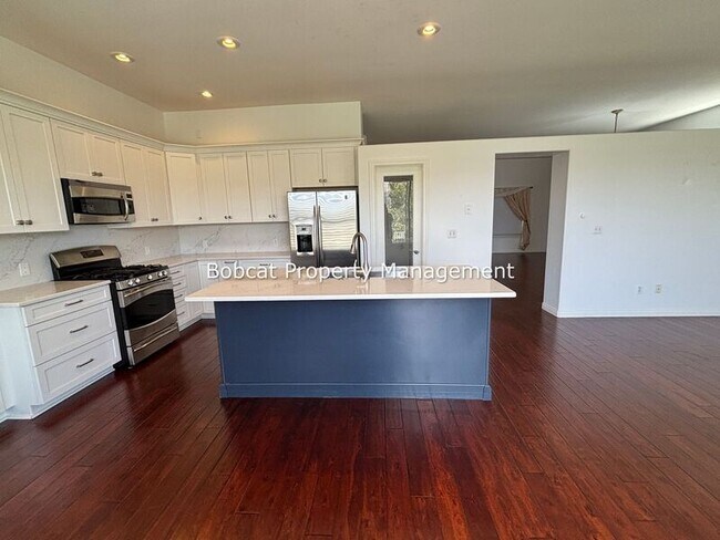 Building Photo - 1626 Evergreen Dr