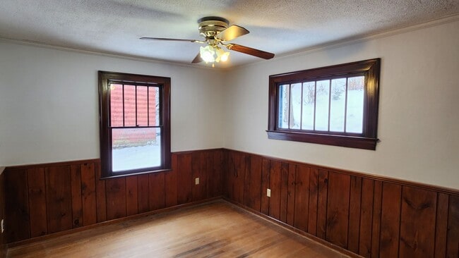 Building Photo - Four Bedroom Single Family Home in Bradford PA! Off Street Parking!