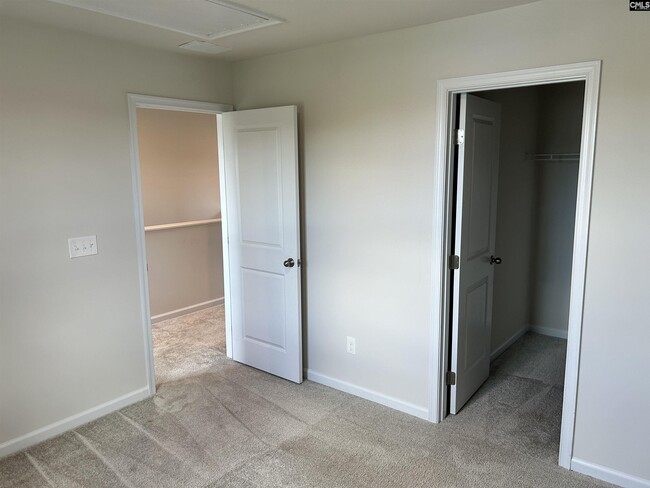 Building Photo - 3032 Blue Brook Ln
