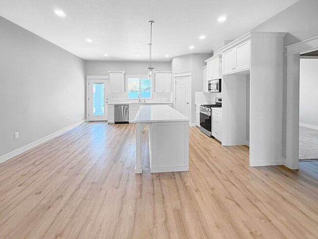 Building Photo - Brand-New 4-Bedroom Home in Nampa’s Pheasant Meadows | Near Gateway Center, Treasure Valley Marke...