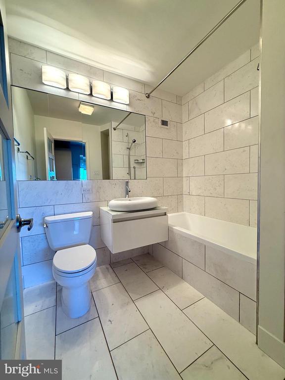 Building Photo - 10401 Grosvenor Pl