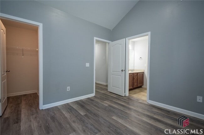 Building Photo - 168 Putters Dr