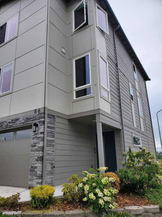 Building Photo - 17905 35th Ave SE