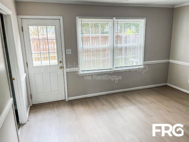 Building Photo - 2700 Thackery Rd