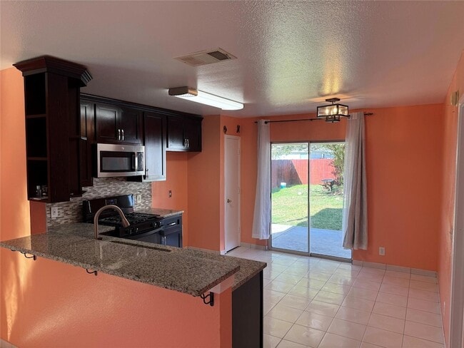 Building Photo - 5005 Daymon Ct