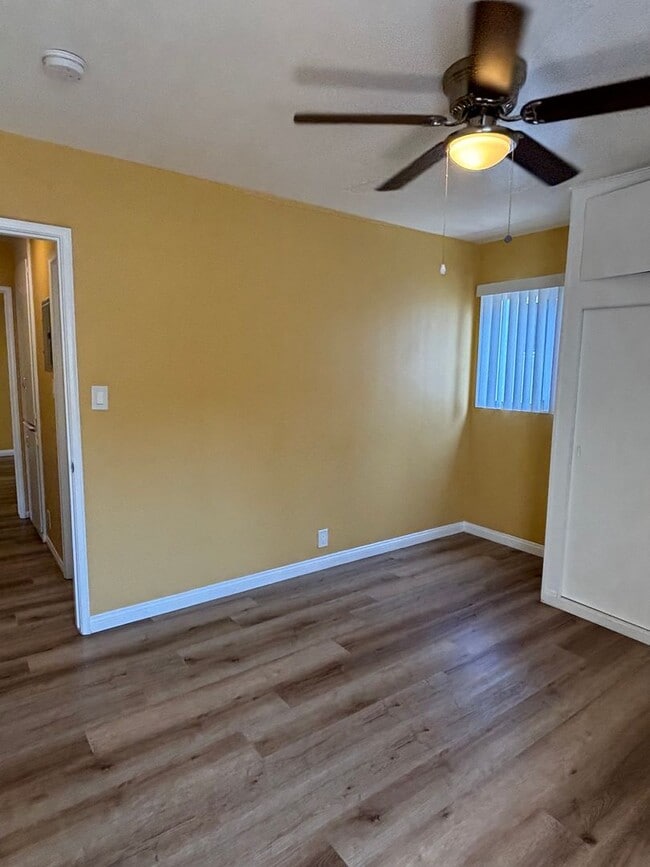 Building Photo - Spacious 1 bedroom available now in Long B...