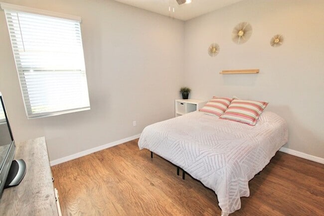 Building Photo - Orlando - Furnished, 4 Bedroom, 2 Bathroom...