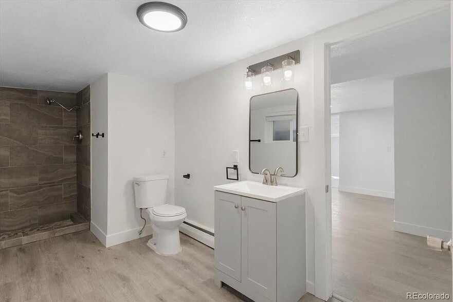 Building Photo - 4016 Milwaukee St