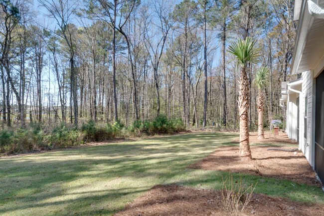 Building Photo - Three-bedroom Townhouse with a wooded view...