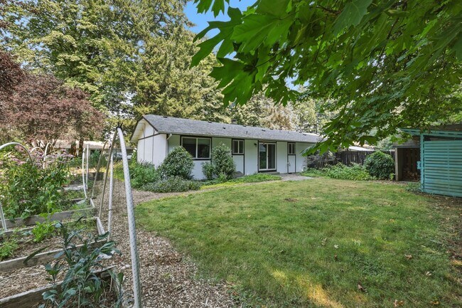 Building Photo - MOVE IN READY NOW! 2 bed 1 ba - Great location! Tumwater School District.