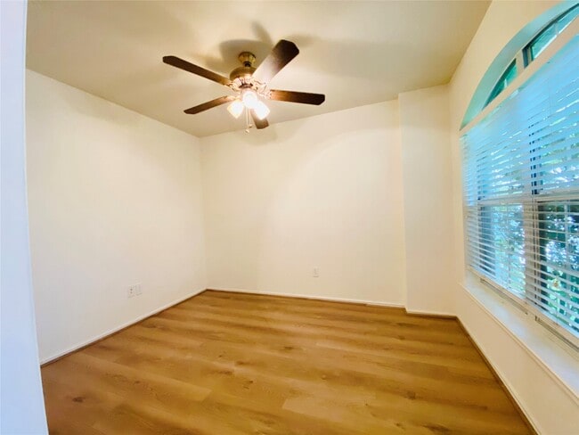 Building Photo - 5747 Wandering Creek Dr