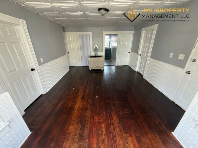 Building Photo - 47 Bogle St