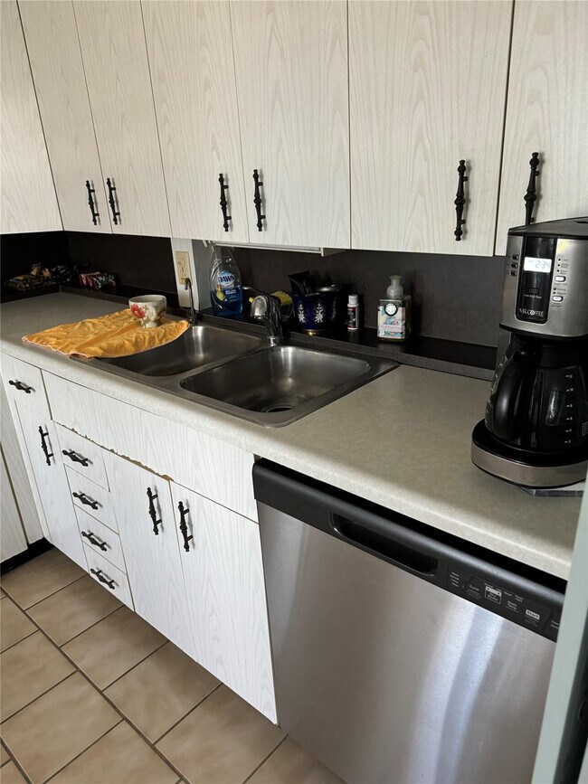 Building Photo - 4054 Exeter