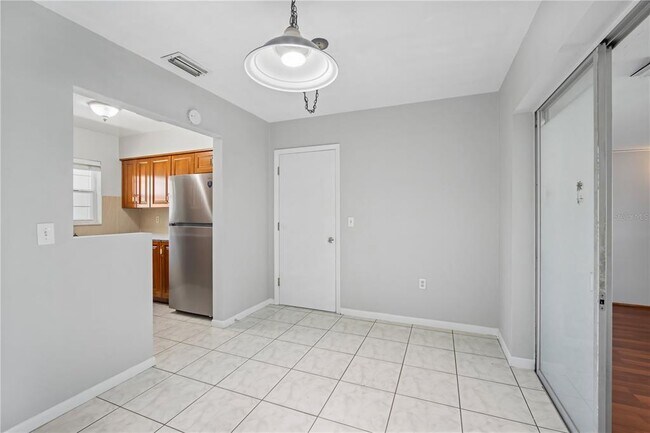 Building Photo - 1618 Hardwood Dr