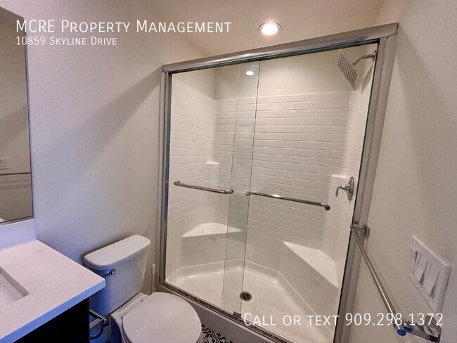 Building Photo - 10859 Skyline Dr