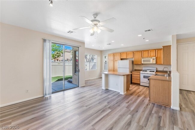 Building Photo - 6425 N Buttercup Creek St