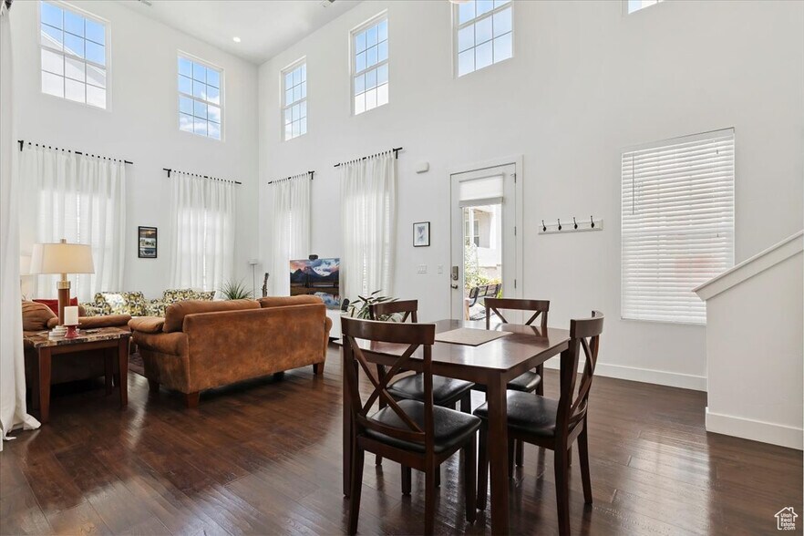 Building Photo - 10606 S Redknife Dr