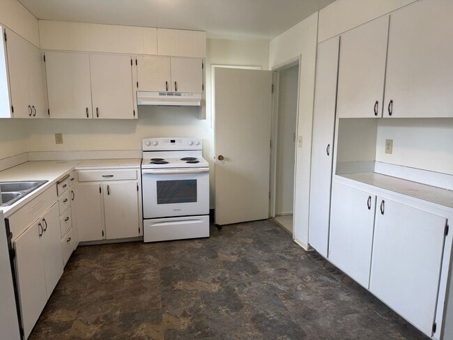 Building Photo - 325 NW 4th St