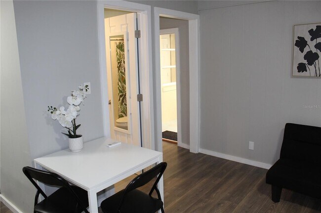 Building Photo - 6027 1st Ave S