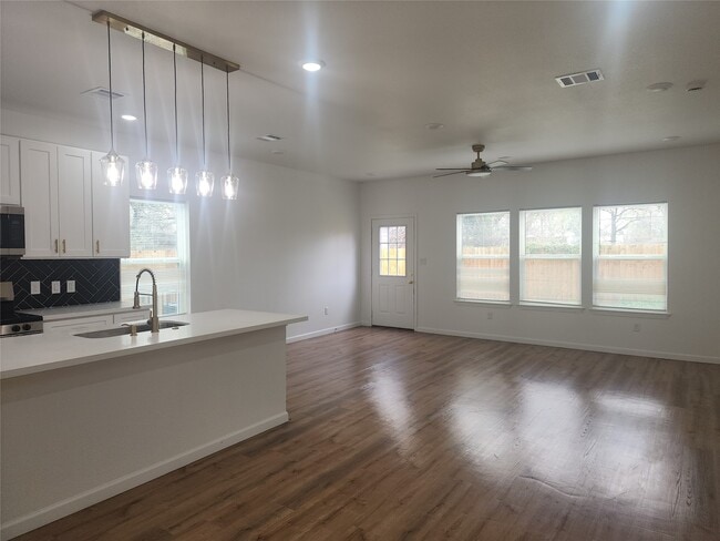 Building Photo - 6719 Roanoke St