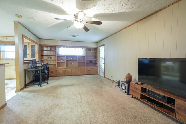 Building Photo - 1702 Ivie Lee St