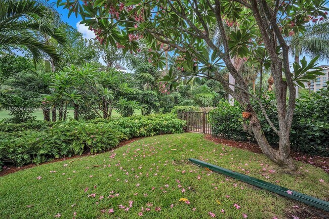 Building Photo - 250 E Royal Palm Rd