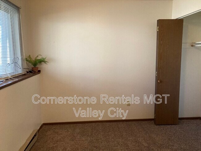 Building Photo - 804 11th St NW