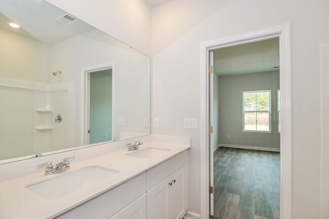 Building Photo - $500 Off 1st Month's Rent - 4 Bdrm/3 Bath, Brand New Townhome in Ocean Isle