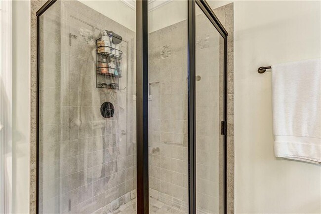 Building Photo - 1829 Sylvan Ridge Dr SW