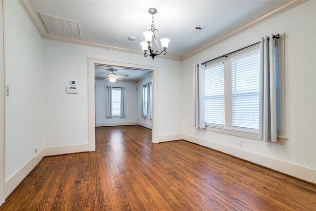 Building Photo - 621 Aurora St