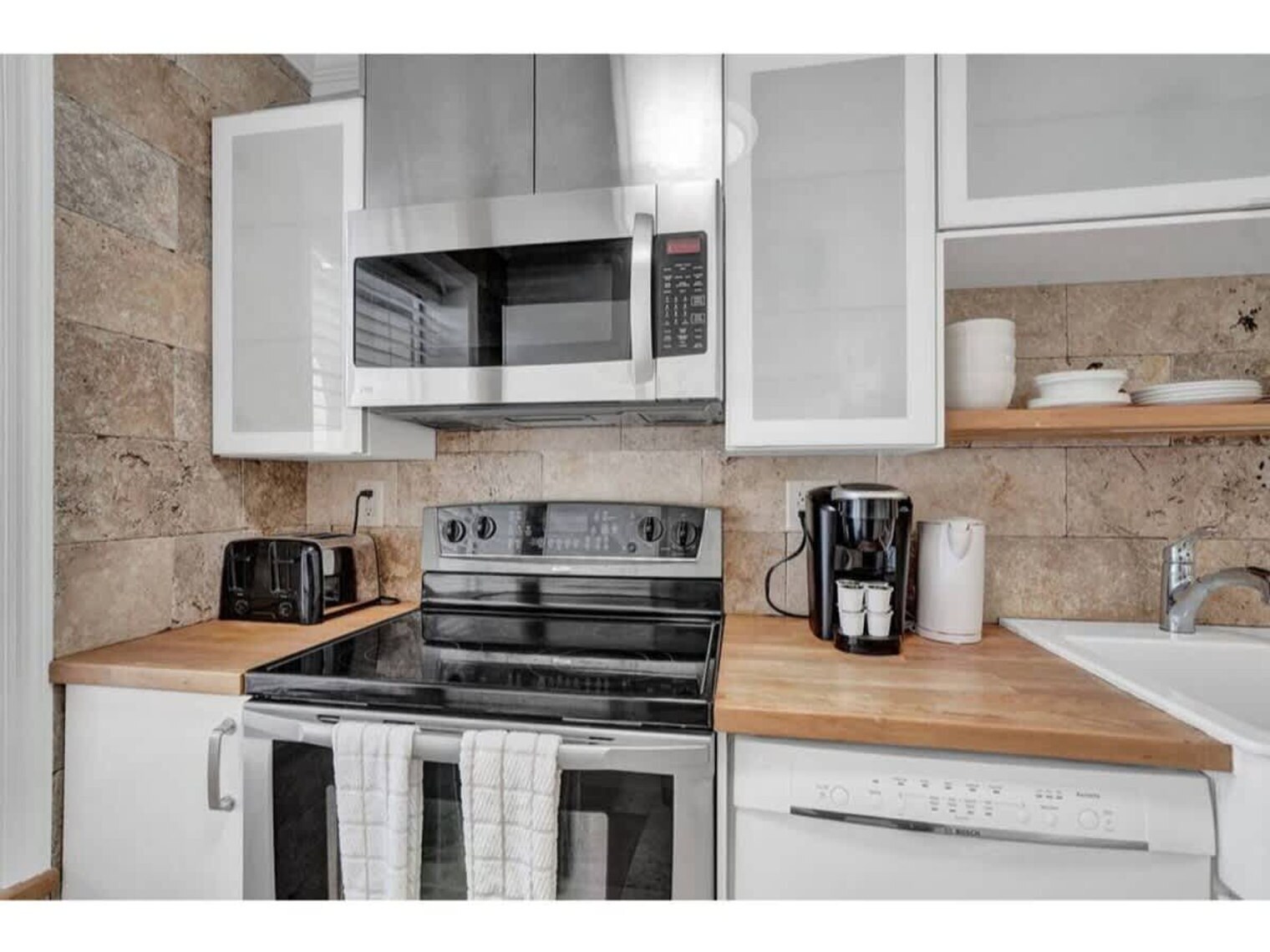 Building Photo - 3215 NE 7th St