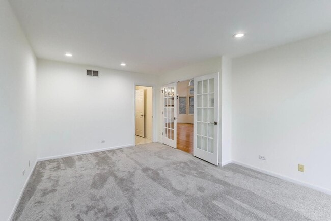 Building Photo - 325 N Water St