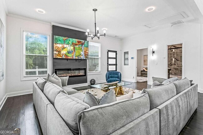 Building Photo - 620 Echo St NW