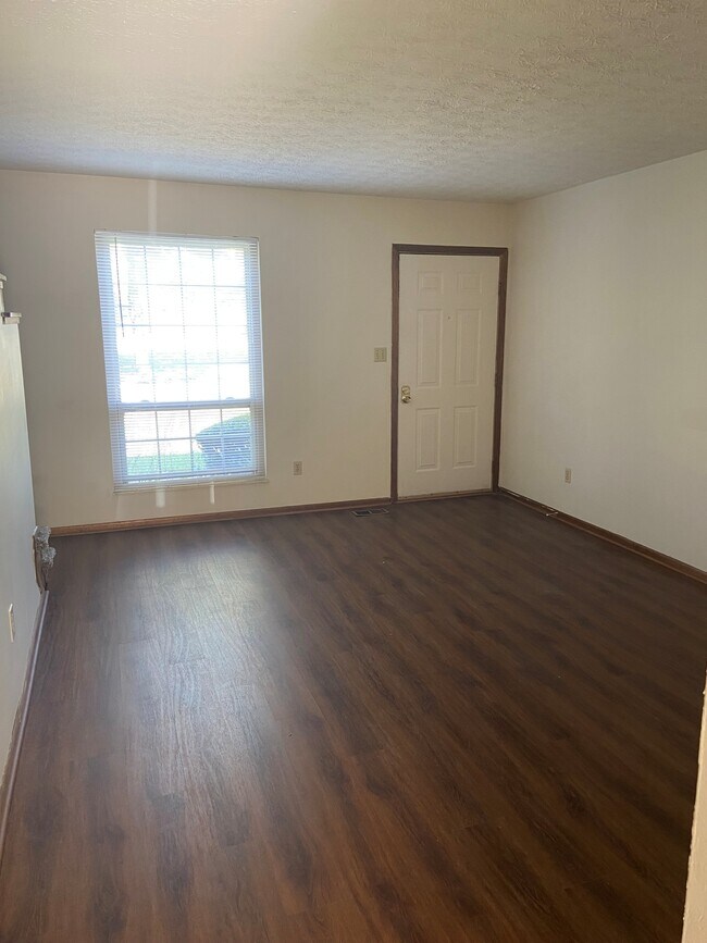 Building Photo - 3047 Bethel Rd