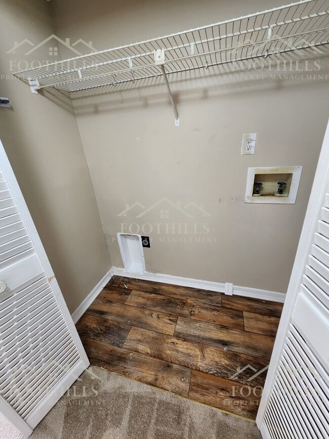 Building Photo - Bright 2-Bed, 2-Bath Condo Near Darwin Wri...