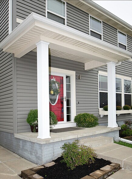 Building Photo - 14902 Mormon St