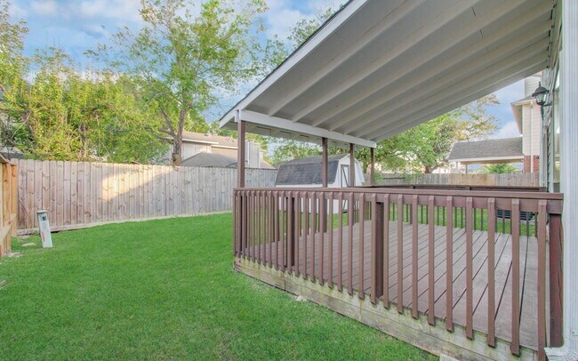 Building Photo - Village Park Drive, Missouri City, TX 77489 - 5 BR 2.5 BA single-family home