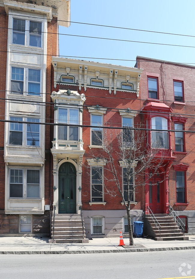 Primary Photo - 232 Lark St
