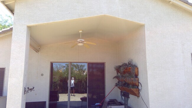 Building Photo - 3136 E Roveen Ave