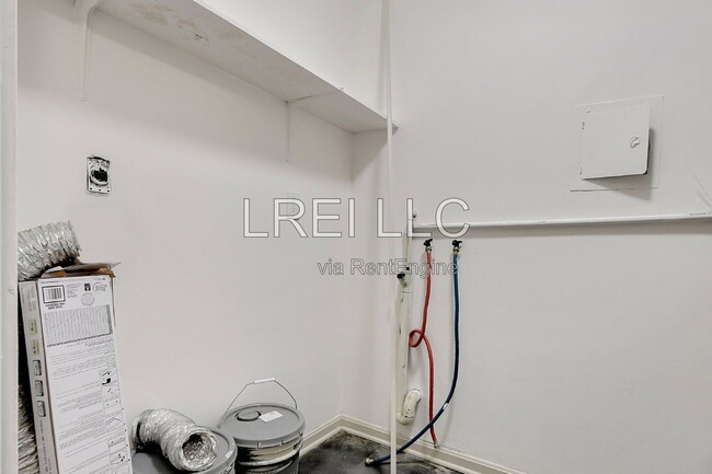 Building Photo - 409 Garrison Ct