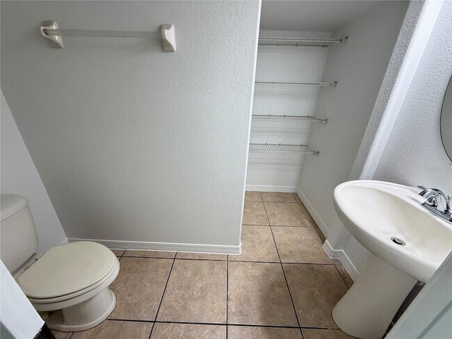 Building Photo - 10713 Savannah Landing Cir