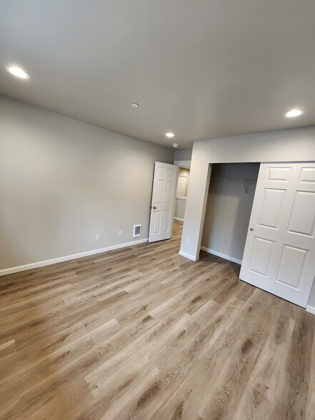 Building Photo - 14916 Canyon Rd E