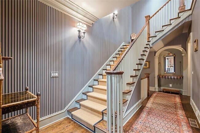 Building Photo - 5000 Long Island Dr