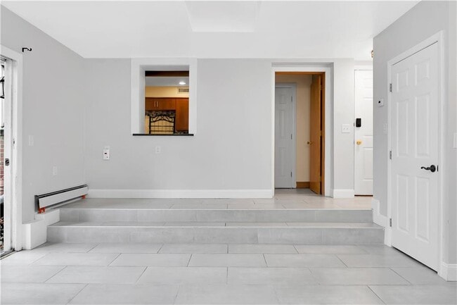 Building Photo - 41 Elmway St