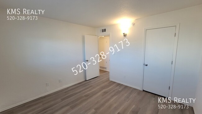 Building Photo - 2 Bed / 1 Bath - OWNER/AGENT